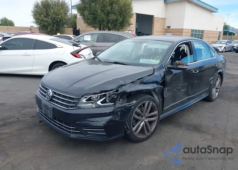 2017 Volkswagen Passat 1.8T R-Line z USA, uszkodzony, nr VIN 1VWDT7A32HC082668